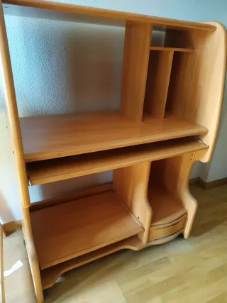 Mueble ordenador madera con ruedas
