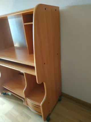 Mueble ordenador madera con ruedas