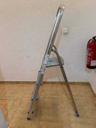 Escalera aluminio 4 peldaños
