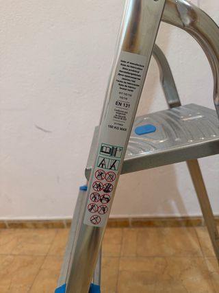 Escalera aluminio 4 peldaños