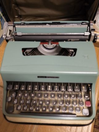 Máquina de escribir Olivetti Lettera 60