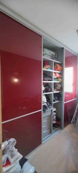 Armario vestidor a medida cristal y metal