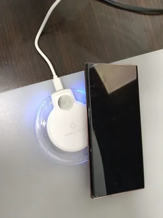 Cargador Inalambrico con Protección de Carga.