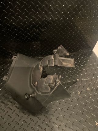 Tapa bajo asiento Yamaha Aerox