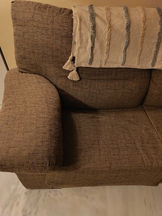 Sofá 2 cuerpos extensible marrón. Tengo 2!