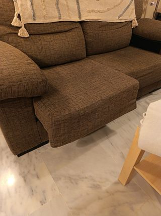 Sofá 2 cuerpos extensible marrón. Tengo 2!