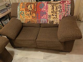 Sofá 2 cuerpos extensible marrón. Tengo 2!