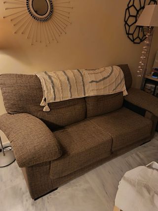 Sofá 2 cuerpos extensible marrón. Tengo 2!