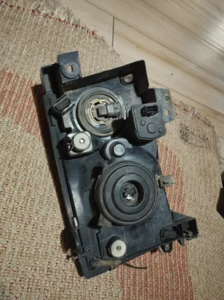 Faros Nissan Terrano II