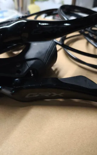 Manetas y Pinzas Shimano GRX400