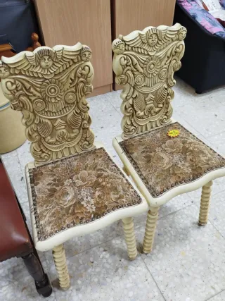 Lote 2 Sillas antiguas talladas