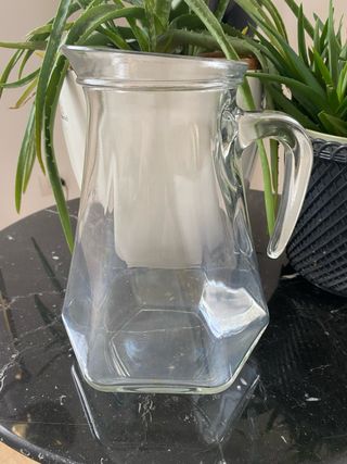 Caraffa in vetro trasparente