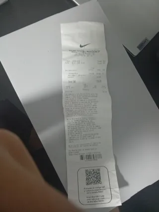 Caja de zapatillas Nike Air Force 1 gris