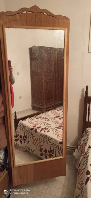 Armario de madera maciza