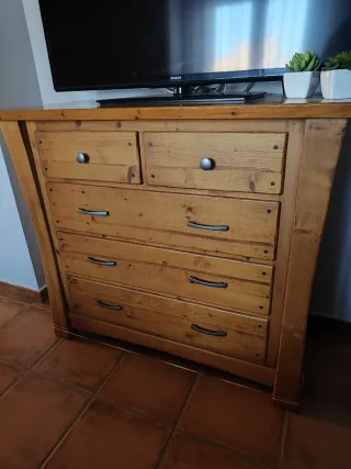 Cómoda de madera maciza