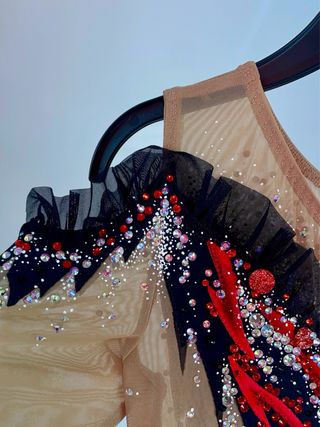 Traje Gimnasia Rítmica Negro y Rojo