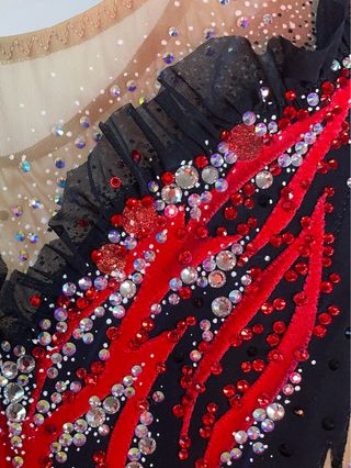 Traje Gimnasia Rítmica Negro y Rojo