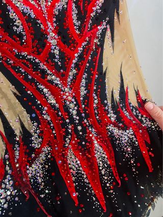 Traje Gimnasia Rítmica Negro y Rojo