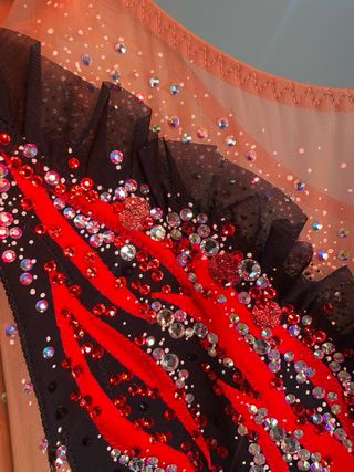 Traje Gimnasia Rítmica Negro y Rojo