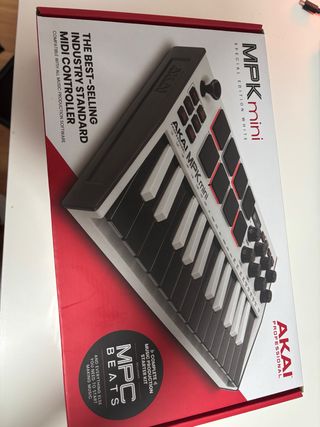 piano akai