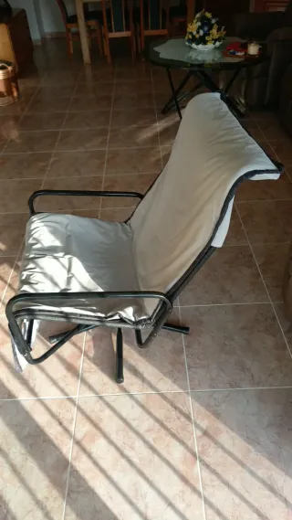 2 Sillones Giratorios. Precio de cada sillon 60€.