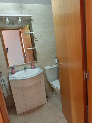 Mueble de baño completo beige y blanco