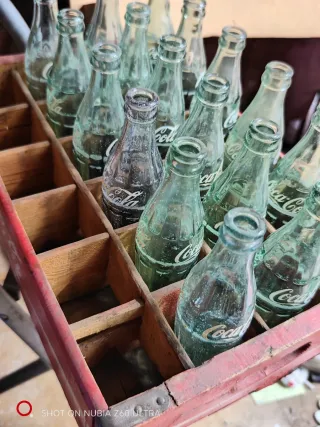 Caja Coca-Cola 1970 con botellas