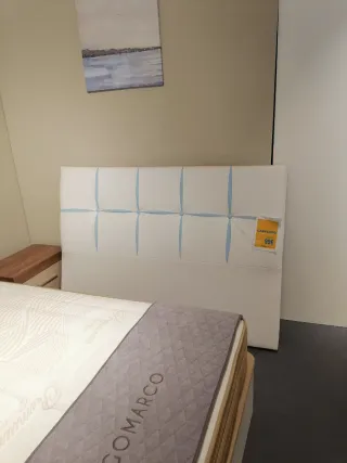 Cabecero de tela blanco y azul