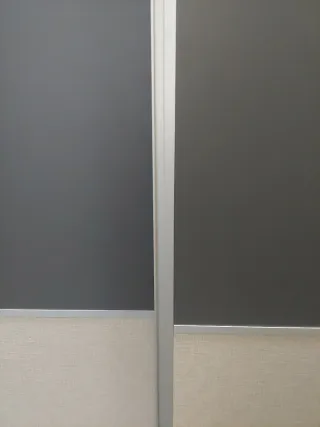 Armario de madera beige