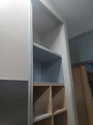 Armario de madera beige