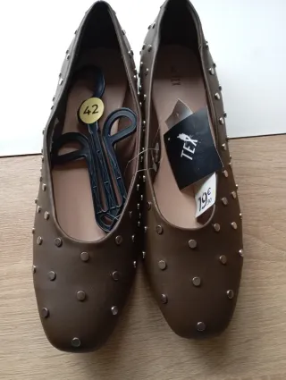 Bailarinas marrones tachuelas