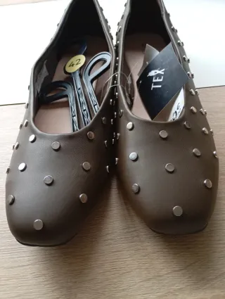 Bailarinas marrones tachuelas