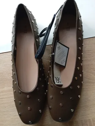 Bailarinas marrones tachuelas