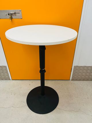 Mesa alta de bar regulable – Blanca y Negra