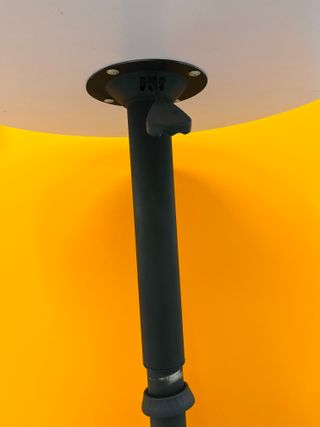 Mesa alta de bar regulable – Blanca y Negra