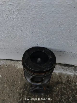 Tapa distribución BMW E60 + Pistón