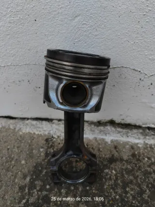 Tapa distribución BMW E60 + Pistón