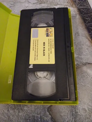 2 VHS: Men In Black y El Oso