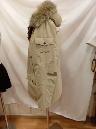 Parka Beige con Capucha y Pelo Sintético
