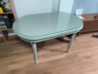 Mesa extensible gris azulado con cristal