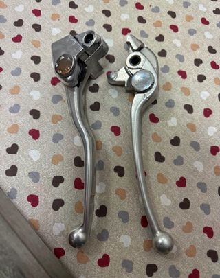 Manetas de moto plateadas