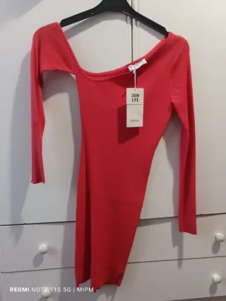 Vestido Bershka coral ajustado nuevo