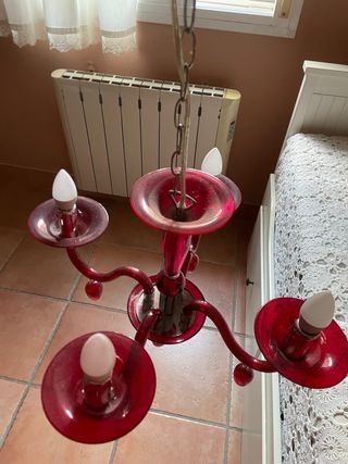 Lámpara de techo roja de plástico