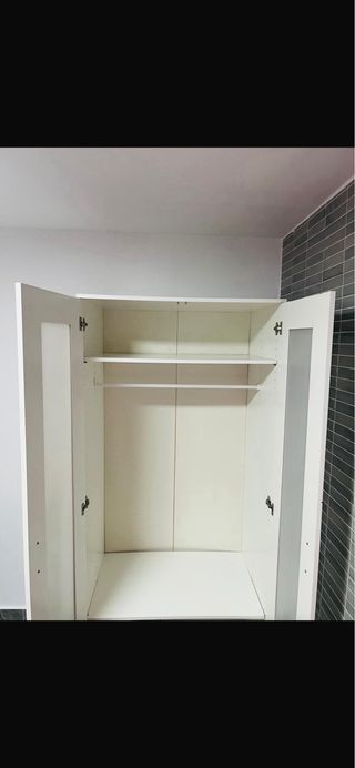 Armario blanco puertas de cristal