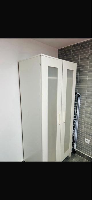 Armario blanco puertas de cristal