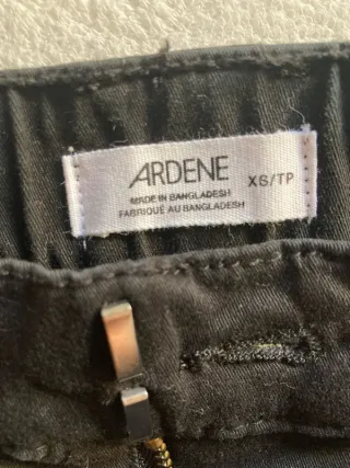 Pantalones cortos cargo ARDENE negros