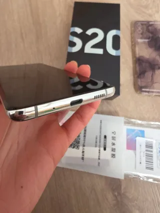 Samsung S20+ 5G Caja y Accesorios