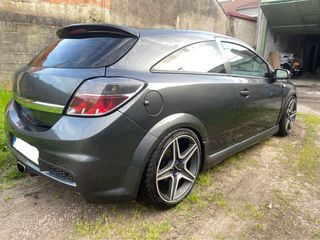 Opel Astra GTC 2.0 Turbo 200 cv