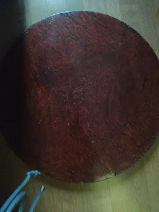 Mesa redonda despacho cuero y madera