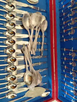 Cubertería Dalia 12 personas nueva